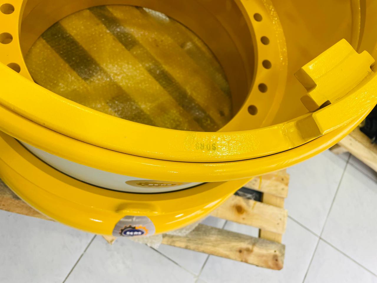 KOMATSU 421-30-14101 WHEEL ASS’Y
