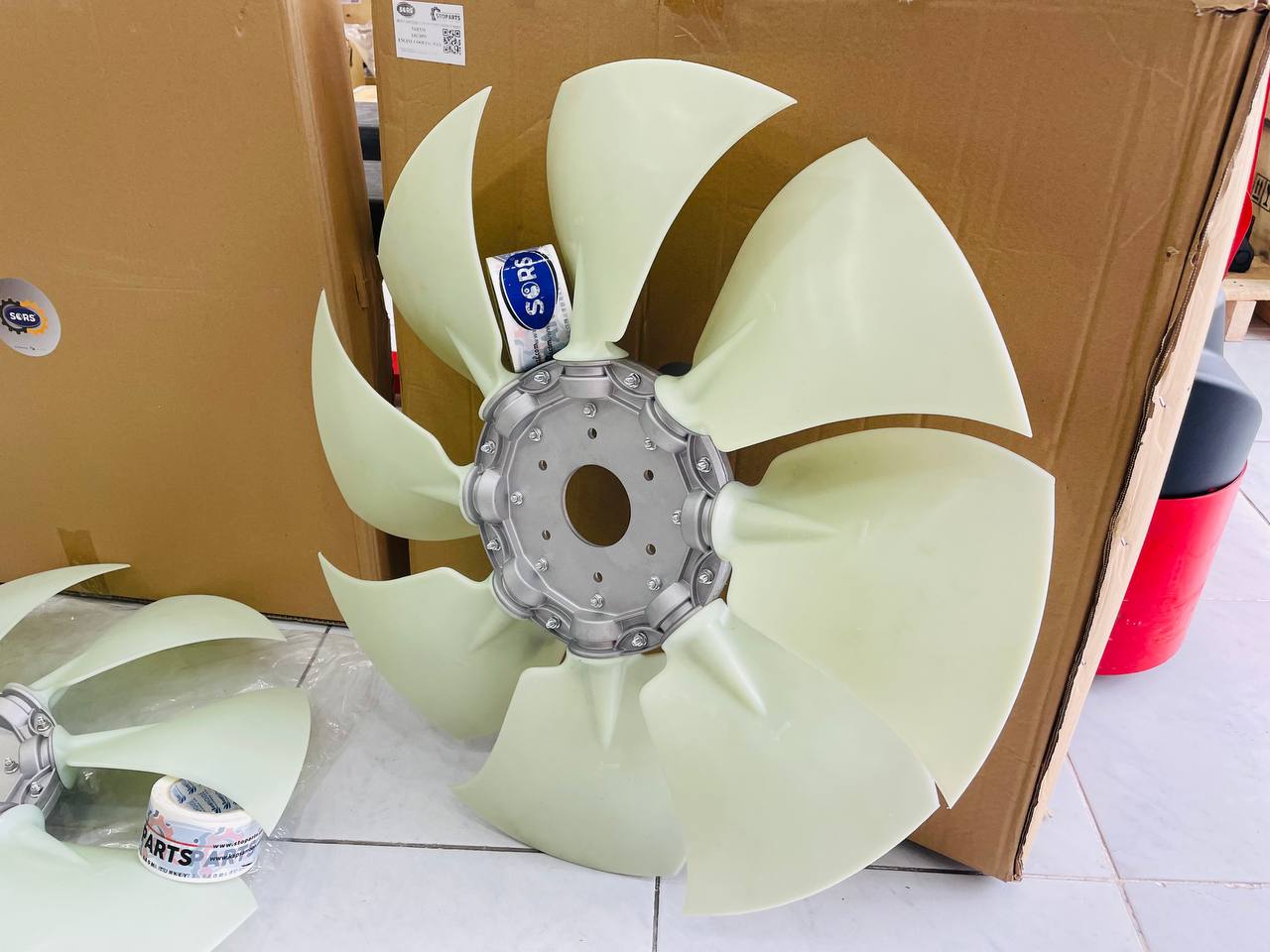 VOLVO 14624895 ENGINE COOLING FAN