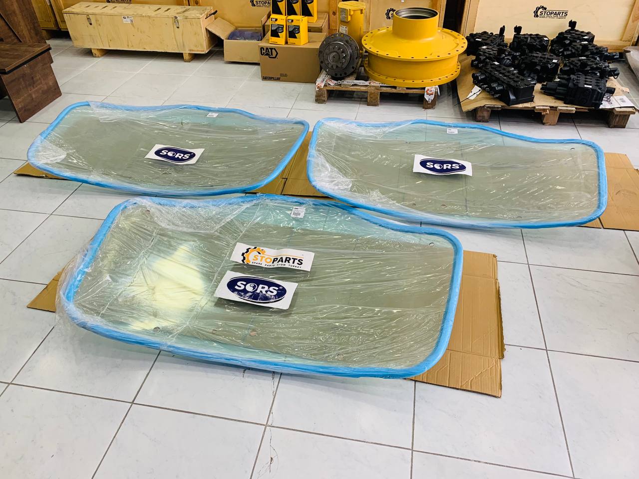 GLASS 87744542 FOR CASE AND NEW HOLLAND (GENUINE)