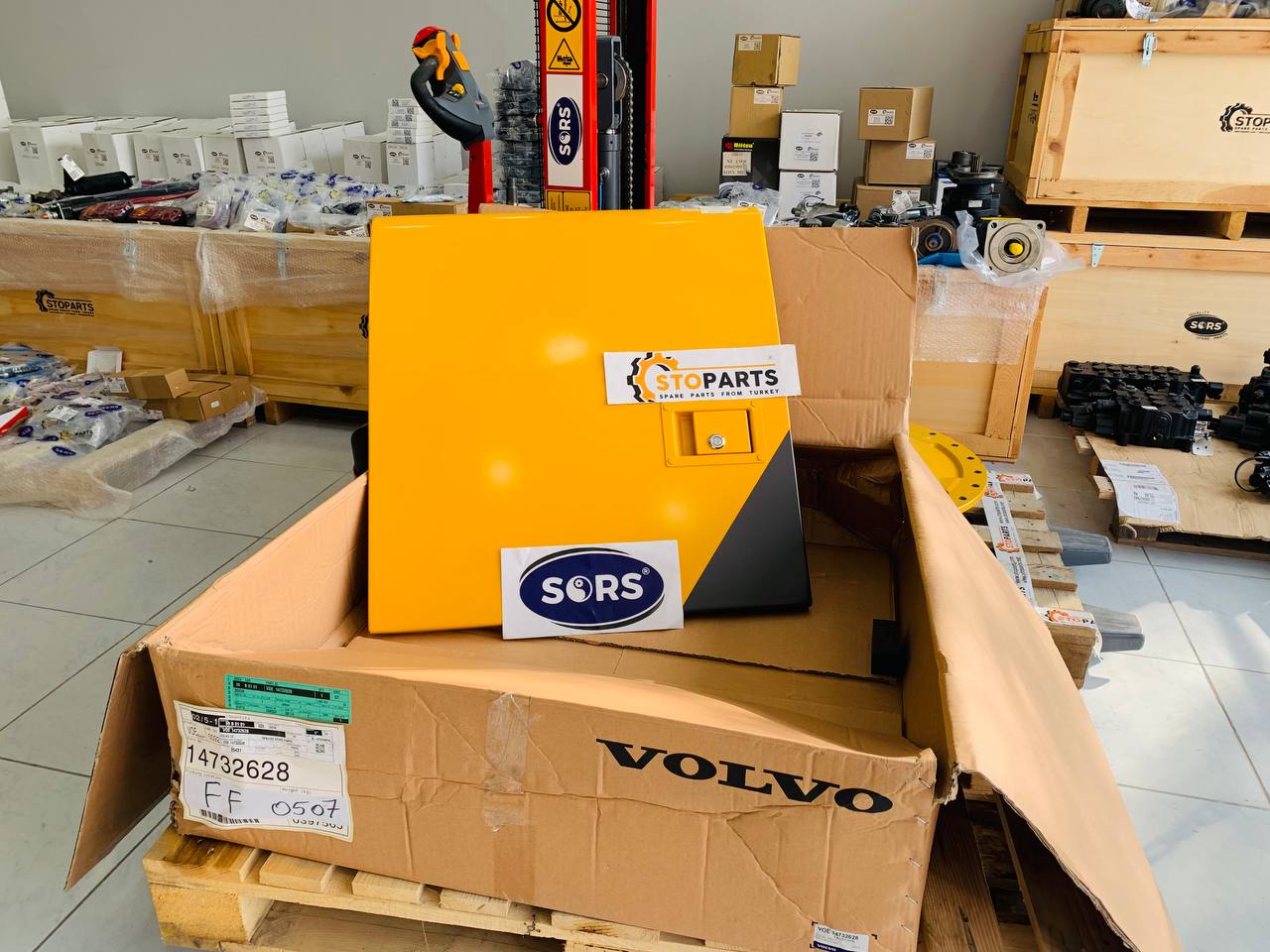 DOOR VOE14732628 FOR VOLVO (GENUINE)
