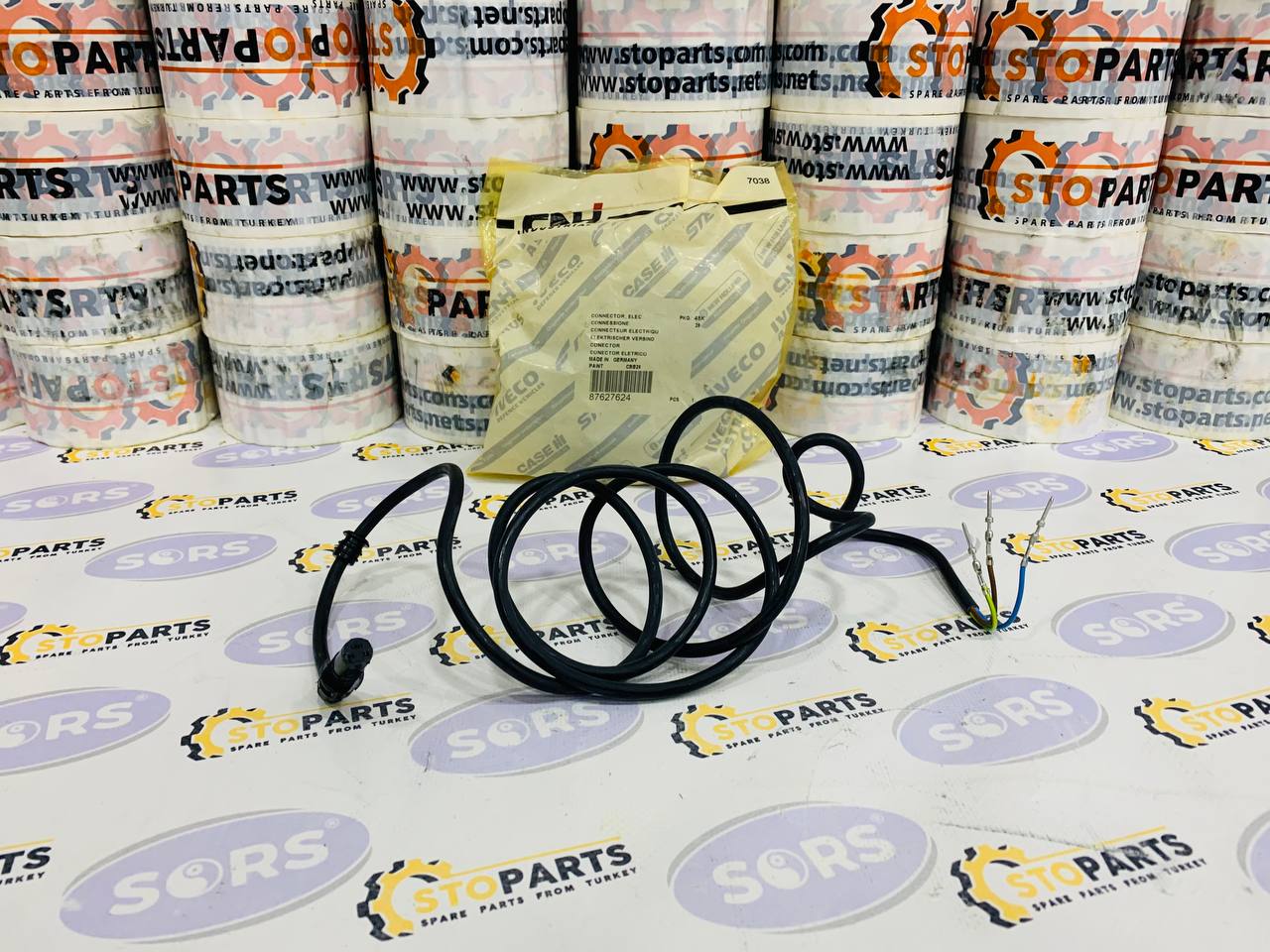 CONNECTOR 87627624 FOR CASE AND NEW HOLLAND (GENUINE)